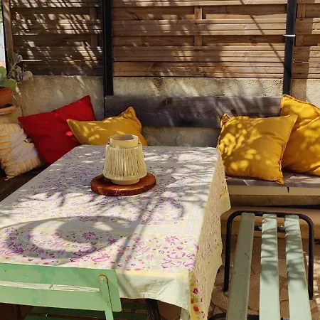 Appartement En Amoureux, Cocktail De Bienvenue Sur Notre Terrasse Provençale *